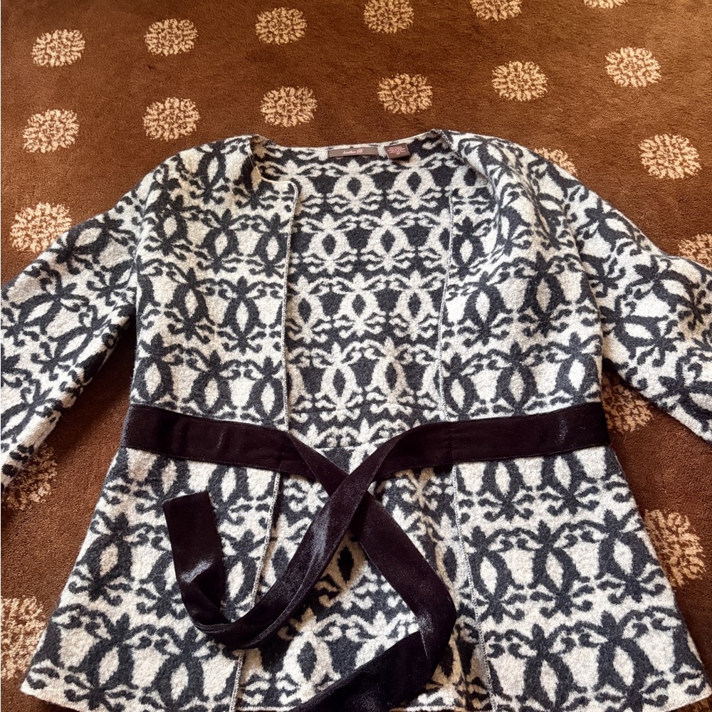 Gray and Black Patterned Top